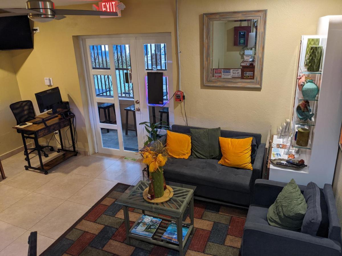 Midtown Guest House Σαρλότ Αμαλί Εξωτερικό φωτογραφία